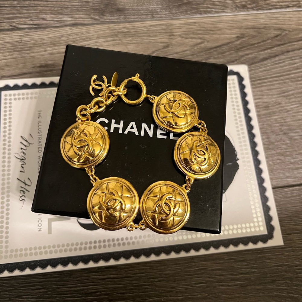 CHANEL Vintage‎ Gold  Quilted Medallion CC Link Bracelet